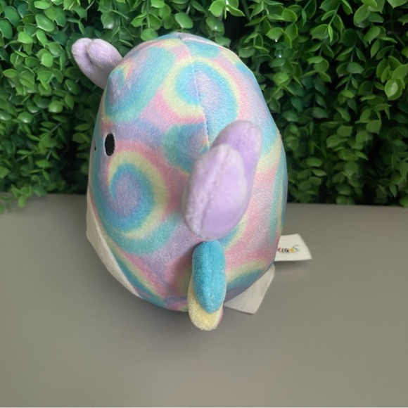 Christabel the Tie Dye Crab Squishmallows 5" - Picture 4 of 6